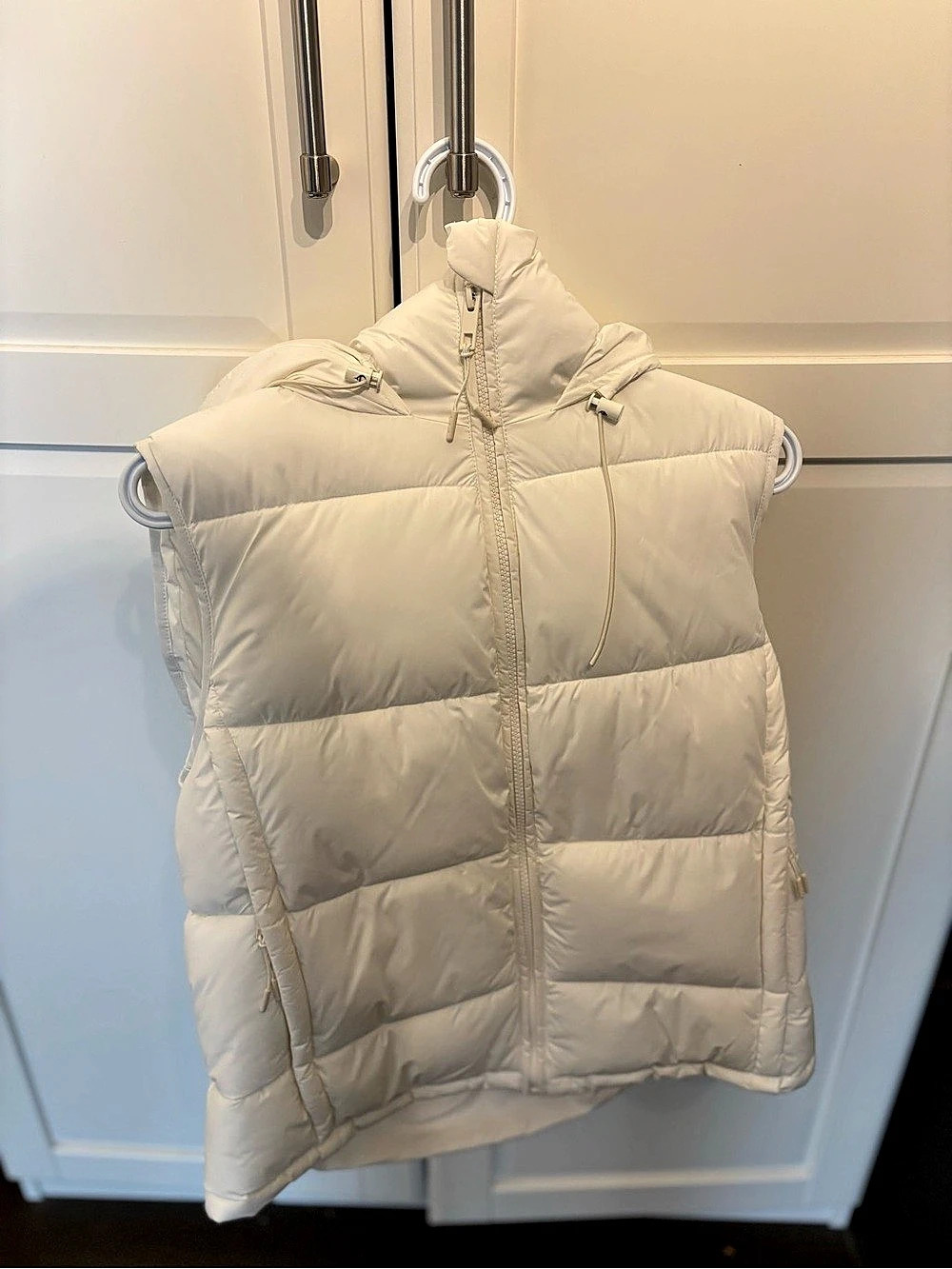 Bootlegger Women's Puffer Vest in White Size Medium